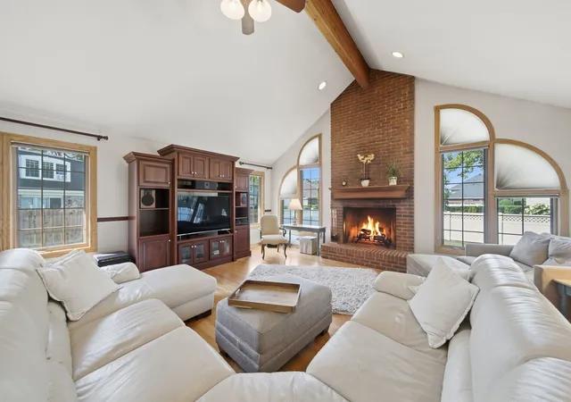 Photo 4 of Single family home for sale at 1654 Wadsworth Rd, Wheaton, IL 60189 | MLS# 12747996 | Listing updated on 2026-09-24