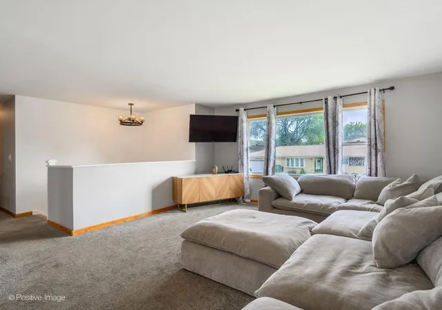 Photo 4 of Single family home for sale at 557 Delaware Trl, Carol Stream, IL 60188 | MLS# 12748003 | Listing updated on 2026-09-16