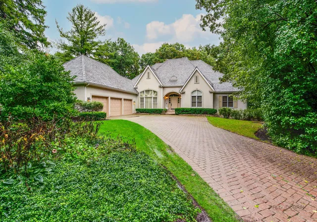 Photo 1 of Single family home for sale at 1 Briarwood Ln, Lincolnshire, IL 60069 | MLS# 12748010 | Listing updated on 2026-10-03