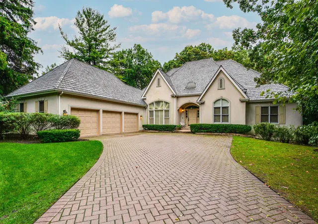 Photo 2 of Single family home for sale at 1 Briarwood Ln, Lincolnshire, IL 60069 | MLS# 12748010 | Listing updated on 2026-10-03