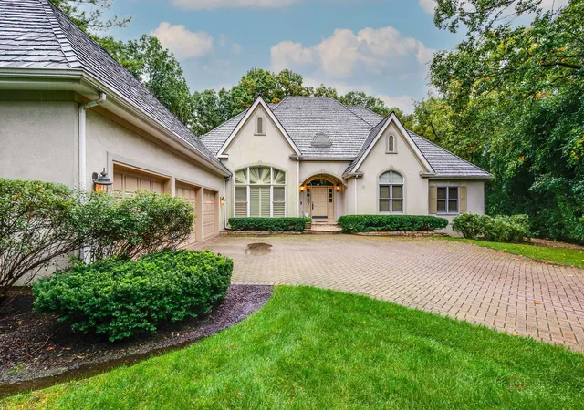 Photo 3 of Single family home for sale at 1 Briarwood Ln, Lincolnshire, IL 60069 | MLS# 12748010 | Listing updated on 2026-10-03