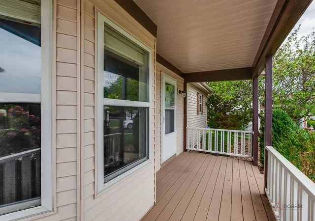 Photo 3 of Single family home for sale at 1832 Paddock Ct, Grayslake, IL 60030 | MLS# 12748021 | Listing updated on 2026-10-03