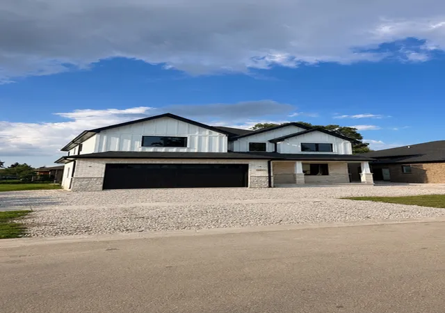 Photo 1 of Single family home for sale at 6558 W 85th Street, Burbank, IL 60459 | MLS# 12748024 | Listing updated on 2026-09-07