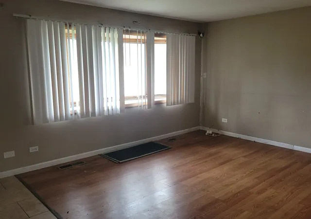 Photo 4 of Single family home for sale at 1420 Forest Pl, Calumet City, IL 60409 | MLS# 12748034 | Listing updated on 2026-09-23