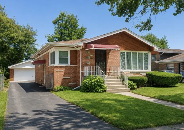 Photo 1 of Single family home for sale at 9521 S Knox Ave, Oak Lawn, IL 60453 | MLS# 12748056 | Listing updated on 2026-09-12