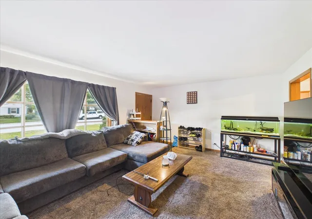 Listing Photo 5 - Condo for sale in building located at 409 Glendale Rd, Loves Park, IL 61111