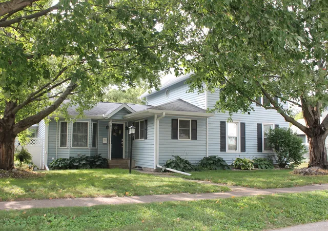 Photo 2 of Single family home for sale at 235 S Stewart St, Geneseo, IL 61254 | MLS# 12748076 | Listing updated on 2026-09-14
