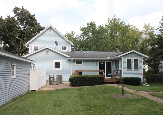 Photo 4 of Single family home for sale at 235 S Stewart St, Geneseo, IL 61254 | MLS# 12748076 | Listing updated on 2026-09-14