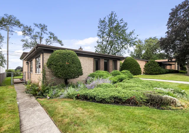 Photo 2 of Single family home for sale at 15310 Drexel Ave, South Holland, IL 60473 | MLS# 12748079 | Listing updated on 2026-09-16
