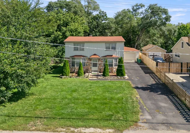 Photo 2 of Single family home for sale at 19 Arlington Ln, Fox Lake, IL 60020 | MLS# 12748080 | Listing updated on 2026-10-05