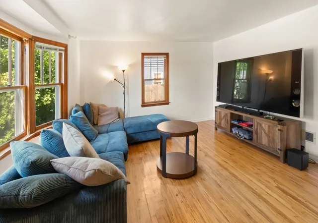 Photo 3 of Single family home for sale at 19 Arlington Ln, Fox Lake, IL 60020 | MLS# 12748080 | Listing updated on 2026-10-05