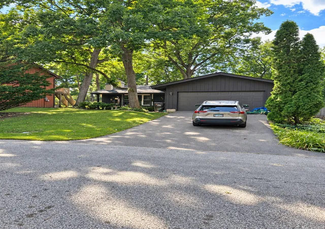 Photo 1 of Single family home for sale at 220 Lakewood Dr, Oakwood Hills, IL 60013 | MLS# 12748087 | Listing updated on 2026-10-13