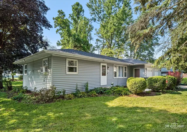 Single family home for sale at 6696 Chicago Rd, Yorkville, IL 60560 | MLS# 12748094