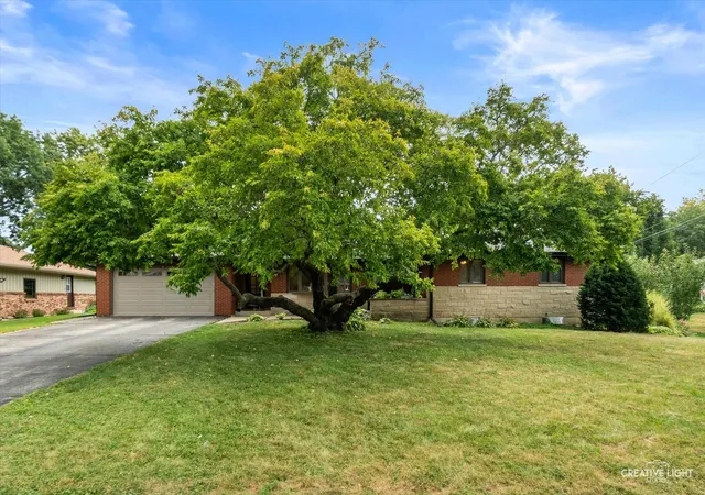 Photo 2 of Single family home for sale at 390 Lra Dr, Aurora, IL 60506 | MLS# 12748099 | Listing updated on 2026-09-24