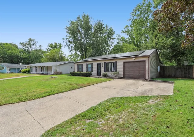 Photo 3 of Single family home for sale at 1307 Briarwood Dr, Champaign, IL 61821 | MLS# 12748102 | Listing updated on 2026-09-22