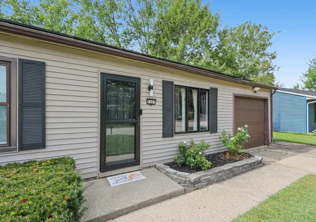 Photo 4 of Single family home for sale at 1307 Briarwood Dr, Champaign, IL 61821 | MLS# 12748102 | Listing updated on 2026-09-22