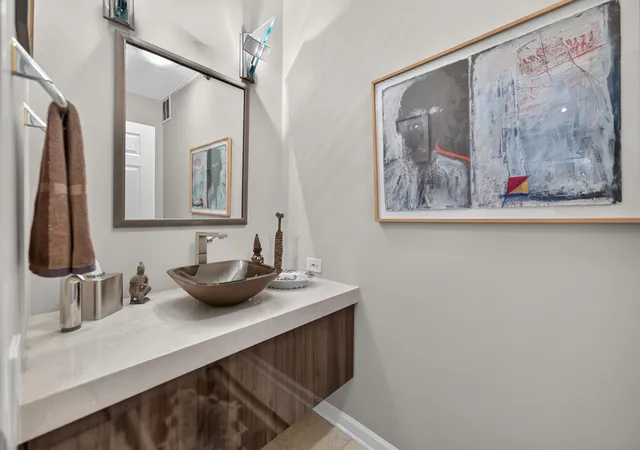 Photo 3 of Condo for sale at 55 W Delaware Pl #1007, Chicago, IL 60610 | MLS# 12748104 | Listing updated on 2026-09-17