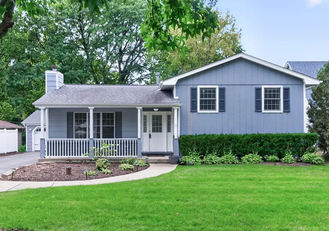 Photo 1 of Single family home for sale at 6914 Brookbank Rd, Darien, IL 60561 | MLS# 12748108 | Listing updated on 2026-09-23