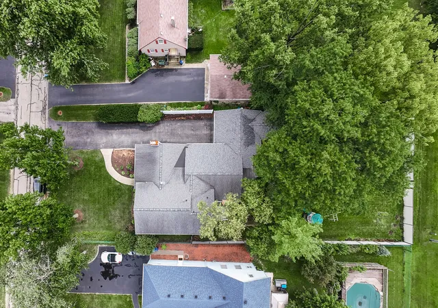 Photo 2 of Single family home for sale at 6914 Brookbank Rd, Darien, IL 60561 | MLS# 12748108 | Listing updated on 2026-09-23
