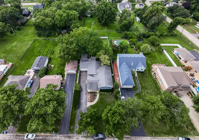 Photo 3 of Single family home for sale at 6914 Brookbank Rd, Darien, IL 60561 | MLS# 12748108 | Listing updated on 2026-09-23
