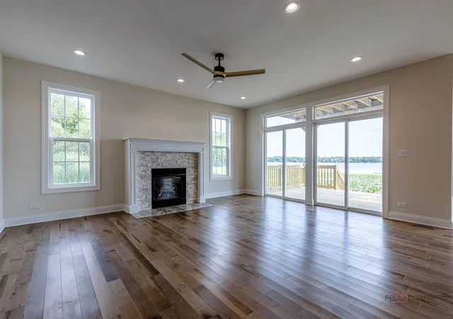 Photo 3 of Single family home for sale at 807 Lakeview Dr, Round Lake, IL 60073 | MLS# 12748116 | Listing updated on 2026-09-12