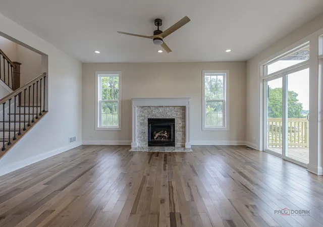 Photo 4 of Single family home for sale at 807 Lakeview Dr, Round Lake, IL 60073 | MLS# 12748116 | Listing updated on 2026-09-12