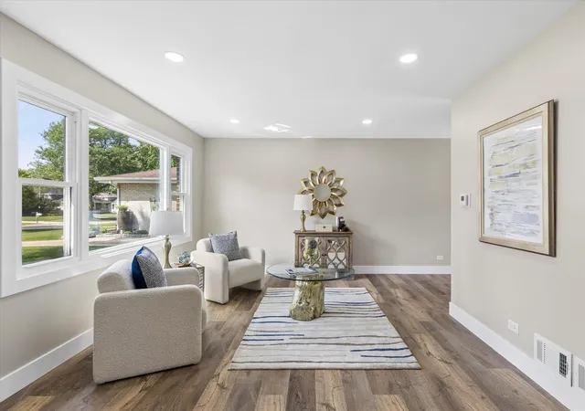 Photo 3 of Single family home for sale at 525 N Clarendon Ave, Lombard, IL 60148 | MLS# 12748127 | Listing updated on 2026-09-13