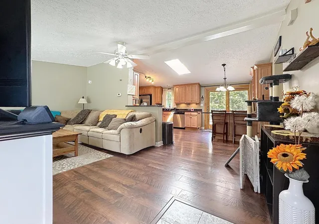Photo 2 of Single family home for sale at 1810 Louise St, Crystal Lake, IL 60014 | MLS# 12748152 | Listing updated on 2026-09-14