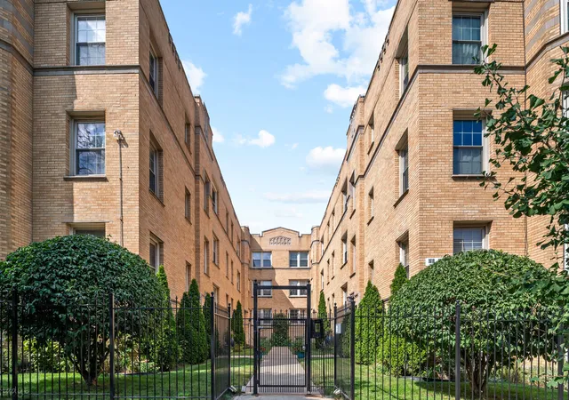 Photo 1 of Sale Pending at 1622 W Wallen Ave #2S, Chicago, IL 60626 | MLS# 12748153 | Listing updated on 2026-10-05