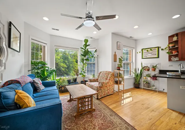 Photo 2 of Sale Pending at 1622 W Wallen Ave #2S, Chicago, IL 60626 | MLS# 12748153 | Listing updated on 2026-10-05