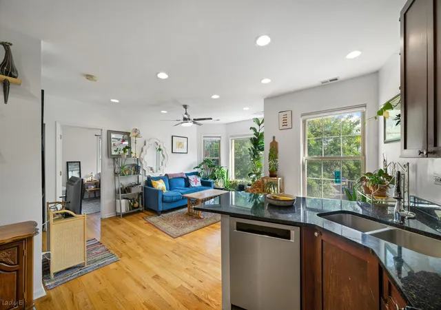 Listing Photo 5 - Condo for sale at Waverly On Wallen, Unit 2S 1622 W Wallen Ave, Waverly On Wallen, Chicago, IL 60626 | Built Year: 1924-1924