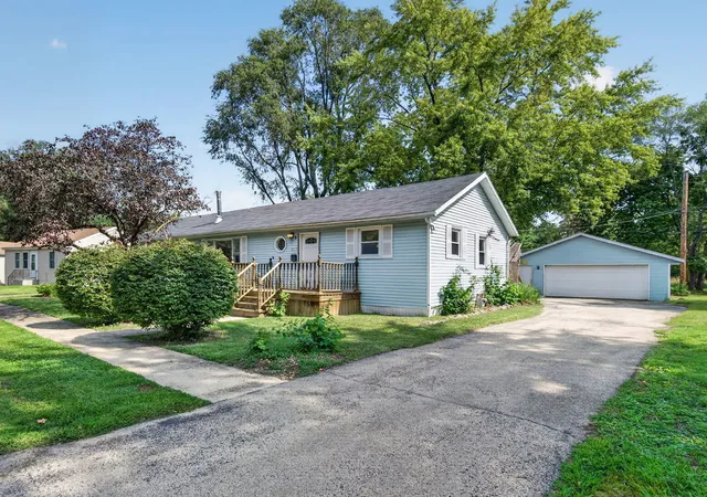Photo 1 of Single Family Residence at 637 S Outer Dr, Wilmington, IL 60481 | MLS# 12748159 | | Sold on 2026-10-02