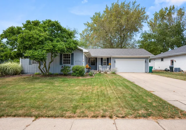 Photo 2 of Single family home for sale at 1301 Larson St, Sycamore, IL 60178 | MLS# 12748196 | Listing updated on 2026-09-14