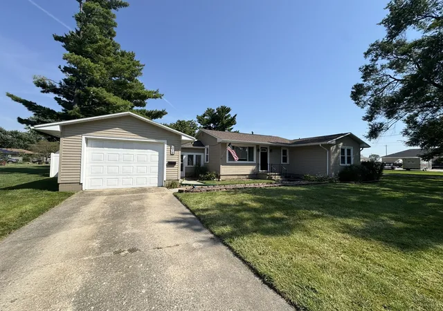Photo 1 of Sale Pending at 618 S Lott Blvd, Gibson City, IL 60936 | MLS# 12748212 | Listing updated on 2026-10-07
