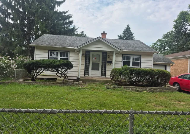 Photo 1 of Single family home for sale at 726 E Grand Lake Blvd, West Chicago, IL 60185 | MLS# 12748235 | Listing updated on 2026-09-17