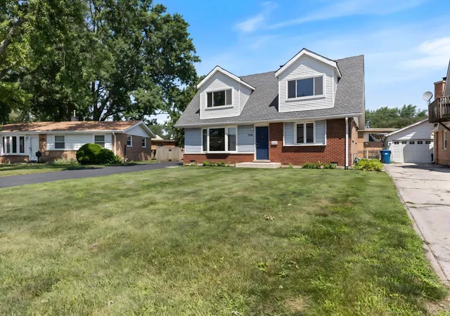 Photo 3 of Single family home for sale at 5446 Highland Ct, Crestwood, IL 60418 | MLS# 12748305 | Listing updated on 2026-10-21
