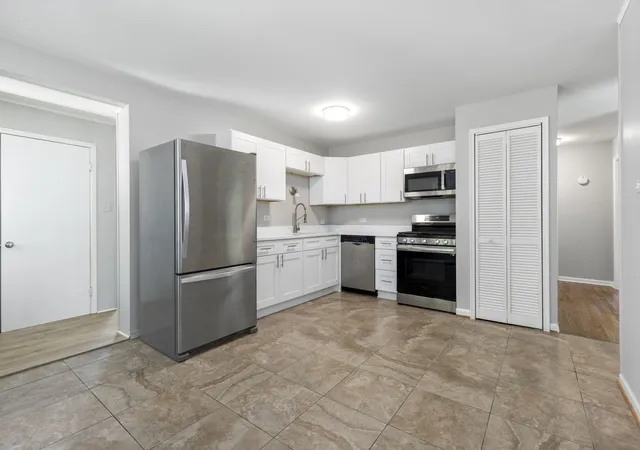 Photo 3 of Single family home for sale at 5446 Highland Ct, Crestwood, IL 60418 | MLS# 12748305 | Listing updated on 2026-10-21