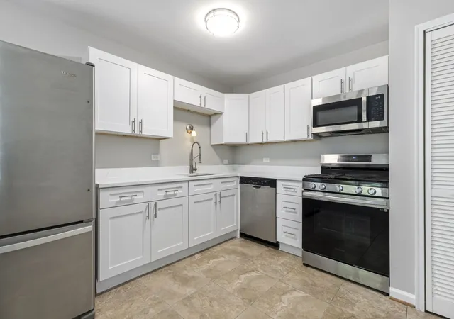Photo 4 of Single family home for sale at 5446 Highland Ct, Crestwood, IL 60418 | MLS# 12748305 | Listing updated on 2026-10-21