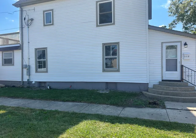 Photo 1 of Single family home for sale at 112 S Oak St, Manteno, IL 60950 | MLS# 12748370 | Listing updated on 2026-09-04