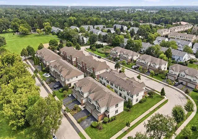 Photo 3 of Townhouse for sale at 1541 Pauline Cir, Mundelein, IL 60060 | MLS# 12748383 | Listing updated on 2026-09-24