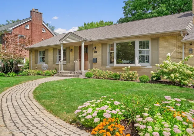 Photo 2 of Single family home for sale at 533 S Spring Ave, La Grange, IL 60525 | MLS# 12748410 | Listing updated on 2026-09-12