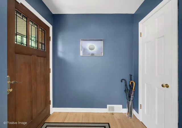 Photo 3 of Single family home for sale at 533 S Spring Ave, La Grange, IL 60525 | MLS# 12748410 | Listing updated on 2026-09-12