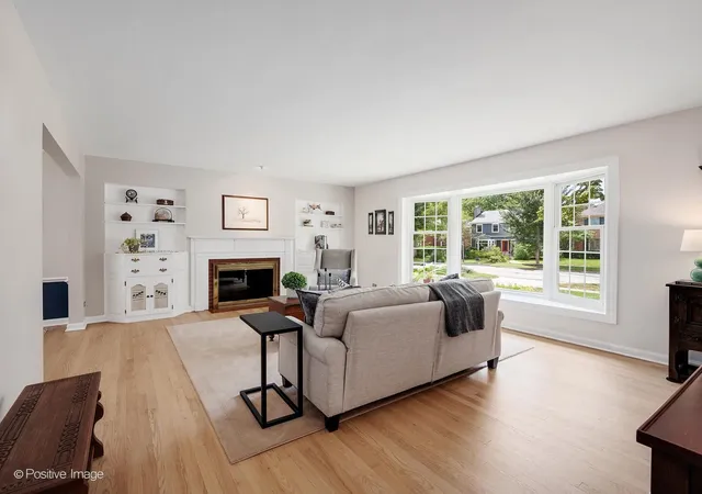 Photo 4 of Single family home for sale at 533 S Spring Ave, La Grange, IL 60525 | MLS# 12748410 | Listing updated on 2026-09-12