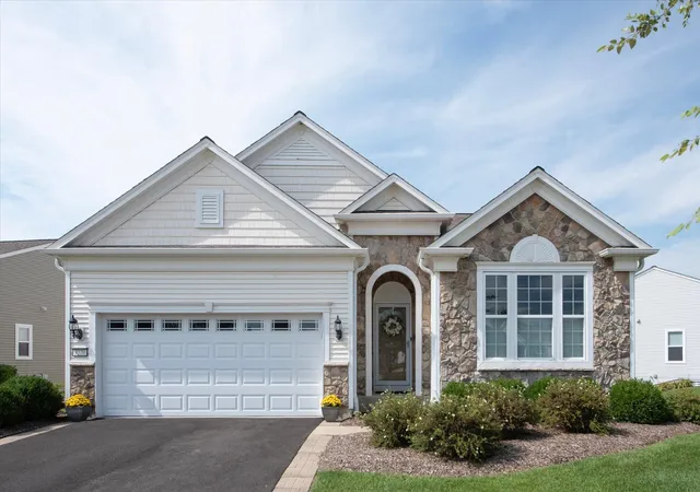 Photo 1 of Single family home for sale at 3270 Bagatelle Ln, Mundelein, IL 60060 | MLS# 12748412 | Listing updated on 2026-09-15