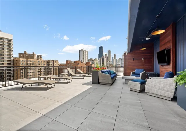 Listing Photo 2 - Condo for sale in building located at 1430 N Astor St, Chicago, IL 60610 - Unit #7C