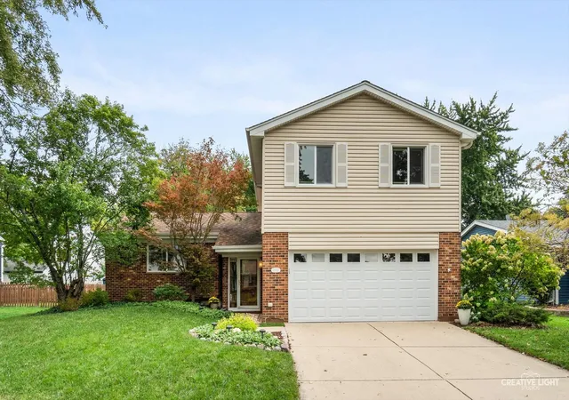 Photo 2 of Single family home for sale at 2s111 Lynn Ct, Warrenville, IL 60555 | MLS# 12748445 | Listing updated on 2026-09-25