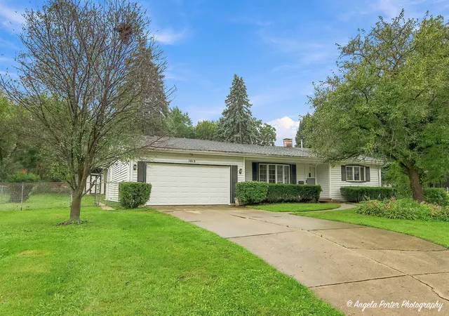 Single family home for sale at 1015 Somerset, McHenry, IL 60050 | MLS# 12748462