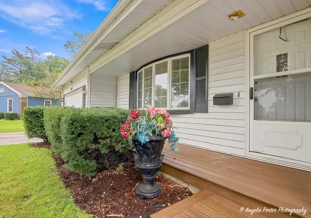 Photo 2 of Single family home for sale at 1015 Somerset, Mc Henry, IL 60050 | MLS# 12748462 | Listing updated on 2026-09-25