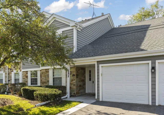 Condo for sale at 252 Shoreline Cir #Z1, Schaumburg, IL 60194 | MLS# 12748466