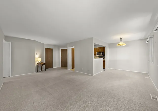 Photo 4 of Condo for sale at 252 Shoreline Cir #Z1, Schaumburg, IL 60194 | MLS# 12748466 | Listing updated on 2026-10-23